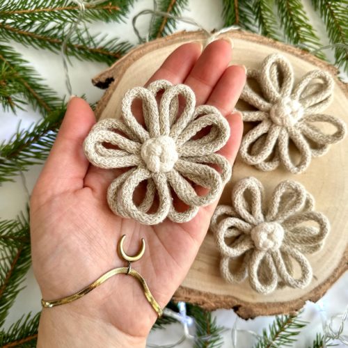 Kwiaty na choinkę złote ze sznurka ręcznie robione ozdoby na Boże Narodzenie ręcznie robione ozdoby złowe kwiaty