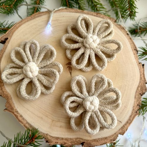 Kwiaty na choinkę złote ze sznurka ręcznie robione ozdoby na Boże Narodzenie ręcznie robione ozdoby złowe kwiaty