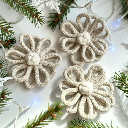 Kwiaty na choinkę złote ze sznurka ręcznie robione ozdoby na Boże Narodzenie ręcznie robione ozdoby złowe kwiaty