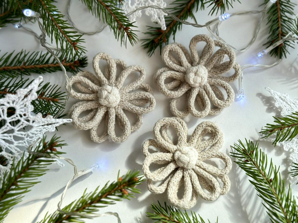 Kwiaty na choinkę złote ze sznurka ręcznie robione ozdoby na Boże Narodzenie ręcznie robione ozdoby złowe kwiaty