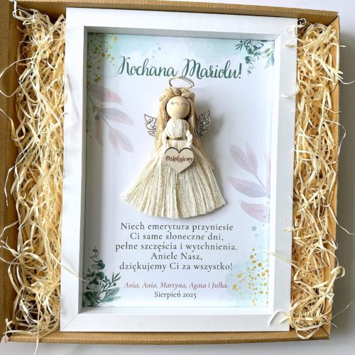 Prezent na emeryturę anioł w ramce rękodzieło, prezent na emeryturę dla koleżanki anioł makrama ramka z dedykacją personalizowany prezent upominek symboliczny