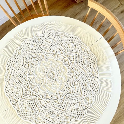 Serweta makrama kremowa okrągła na stół ręcznie pleciona rękodzieło polskie, serweta duża 87 cm na stoł nowoczesna z frędzlami