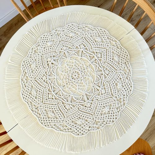 Serweta makrama kremowa okrągła na stół ręcznie pleciona rękodzieło polskie, serweta duża 87 cm na stoł nowoczesna z frędzlami