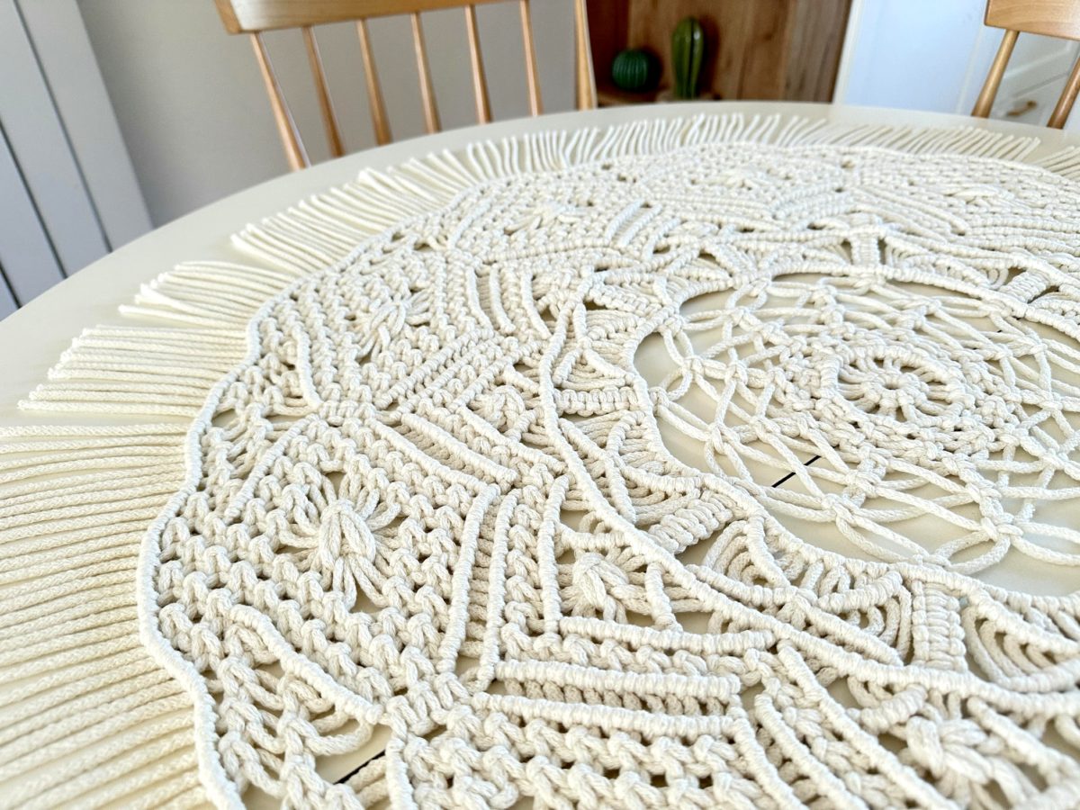 Serweta makrama kremowa okrągła na stół ręcznie pleciona rękodzieło polskie, serweta duża 87 cm na stoł nowoczesna z frędzlami