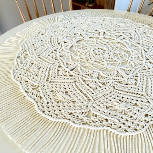 Serweta makrama kremowa okrągła na stół ręcznie pleciona rękodzieło polskie, serweta duża 87 cm na stoł nowoczesna z frędzlami