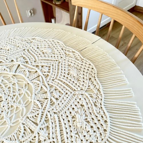 Serweta makrama kremowa okrągła na stół ręcznie pleciona rękodzieło polskie, serweta duża 87 cm na stoł nowoczesna z frędzlami