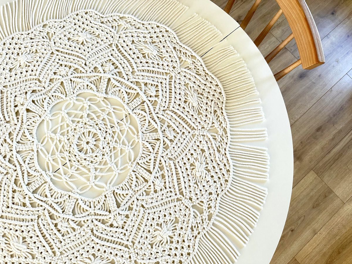 Serweta makrama kremowa okrągła na stół ręcznie pleciona rękodzieło polskie, serweta duża 87 cm na stoł nowoczesna z frędzlami