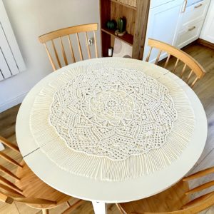 Serweta makrama kremowa okrągła na stół ręcznie pleciona rękodzieło polskie, serweta duża 87 cm na stoł nowoczesna z frędzlami