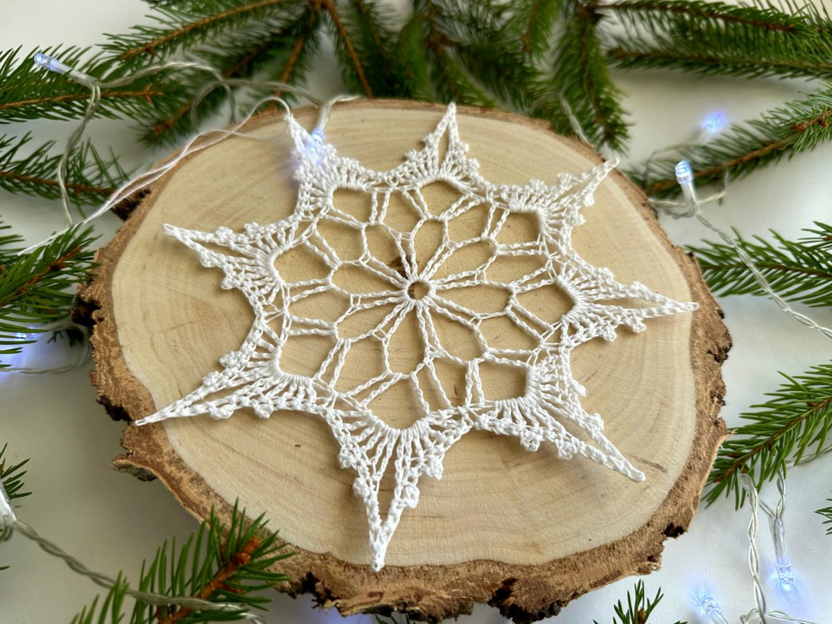 Sniezynka-na-szydelku-biala-z-kordonka-rozne-rozmiary-wielkosci-sniezynka-do-okna (1) Śnieżynka na szydełku biała z kordonka piękna sniezynka na chodzinkę na szydełku, śnieżynka do okna, ozdoby świateczne do okna na Boże narodzenie ozdoby na szydełku choinkowe śniezynki