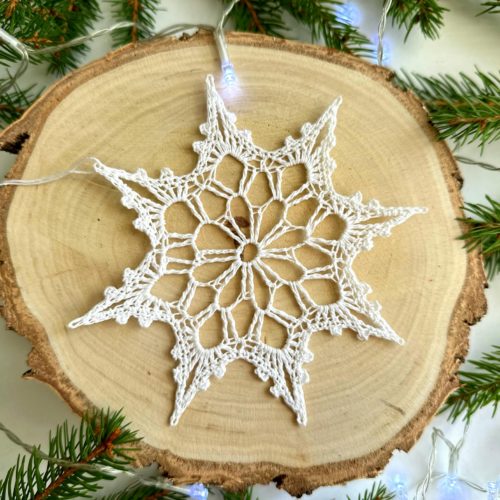 Sniezynka-na-szydelku-biala-z-kordonka-rozne-rozmiary-wielkosci-sniezynka-do-okna (10) Śnieżynka na szydełku biała z kordonka piękna sniezynka na chodzinkę na szydełku, śnieżynka do okna, ozdoby świateczne do okna na Boże narodzenie ozdoby na szydełku choinkowe śniezynki