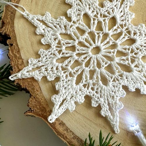 Sniezynka-na-szydelku-biala-z-kordonka-rozne-rozmiary-wielkosci-sniezynka-do-okna (14) Śnieżynka na szydełku biała z kordonka piękna sniezynka na chodzinkę na szydełku, śnieżynka do okna, ozdoby świateczne do okna na Boże narodzenie ozdoby na szydełku choinkowe śniezynki