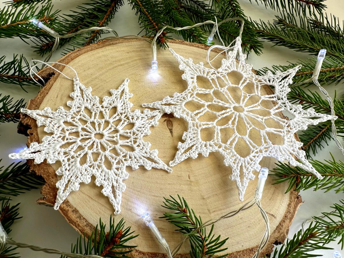 Sniezynka-na-szydelku-biala-z-kordonka-rozne-rozmiary-wielkosci-sniezynka-do-okna (16) Śnieżynka na szydełku biała z kordonka piękna sniezynka na chodzinkę na szydełku, śnieżynka do okna, ozdoby świateczne do okna na Boże narodzenie ozdoby na szydełku choinkowe śniezynki