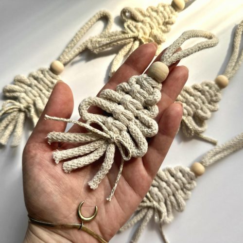 Choineczka makrama zawieszka bezowa ręcznie robione mały makramy