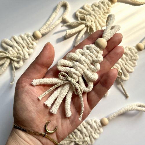 Choineczka makrama kremowa ecru ręcznie robione choinka makrama zero waste