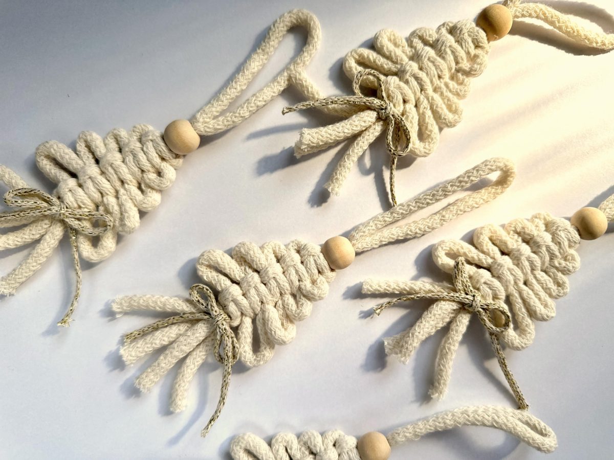 Choineczka makrama kremowa ecru ręcznie robione choinka makrama zero waste