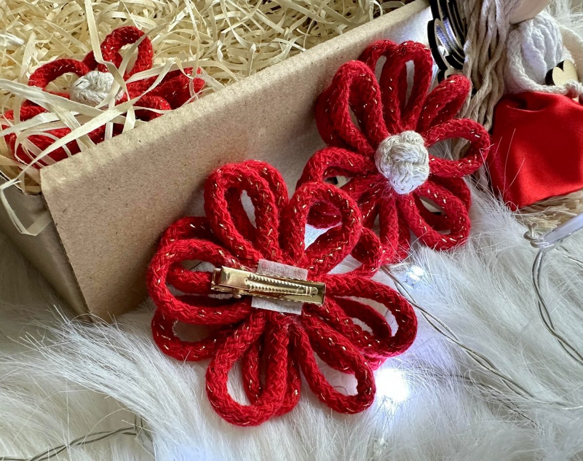 Kwiaty na choinkę czerwone ręcznie robione ze sznurka boho ozdoby na choinkę czerwone ręcznie robione, kwiaty na choinkę z klipsem