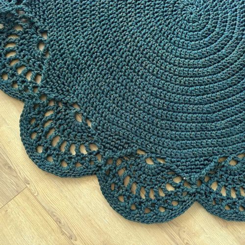 Dywan butelkowa zieleń ze złotem na szydełku ze sznurka do salonu piękny boho, glamour dywanik dekoracyjny szydełkowy zielony okrągły koło, dekoracje butelkowa zieleń ręcznie robione na szydełku