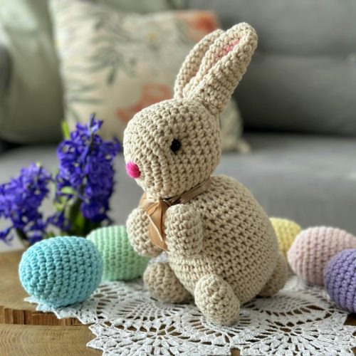 Zając wielkanocny na szydełku z włóczki do koszyka handmade zając beżowy rękodzieło na szydełku wielkanocne zajączek króliczek miękki