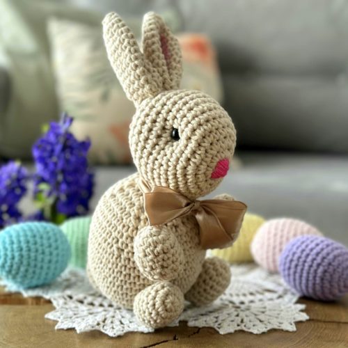 Zając wielkanocny na szydełku z włóczki do koszyka handmade zając beżowy rękodzieło na szydełku wielkanocne zajączek króliczek miękki