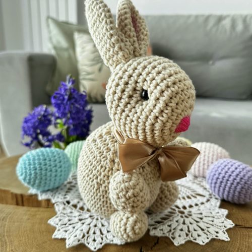 Zając wielkanocny na szydełku z włóczki do koszyka handmade zając beżowy rękodzieło na szydełku wielkanocne zajączek króliczek miękki