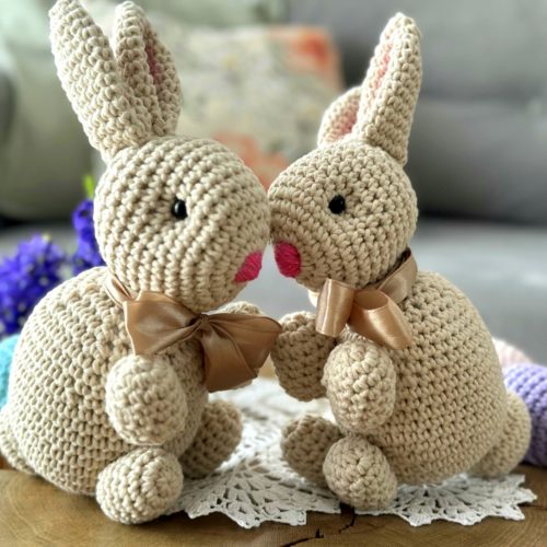 Zając wielkanocny na szydełku z włóczki do koszyka handmade zając beżowy rękodzieło na szydełku wielkanocne zajączek króliczek miękki