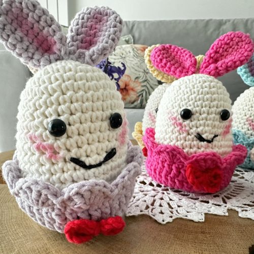 Zajączki wielkanocne na szydełku w koszyczkach kolorowe wielkanocne zające króliki dekoracje handmade wielkanoc 2026