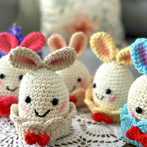 Zajączki wielkanocne na szydełku w koszyczkach kolorowe wielkanocne zające króliki dekoracje handmade wielkanoc 2026