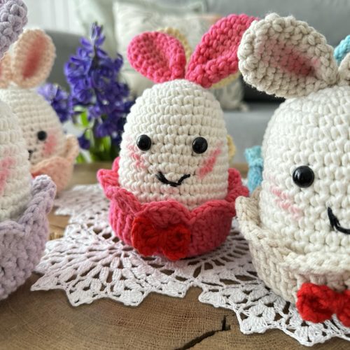 Zajączki wielkanocne na szydełku w koszyczkach kolorowe wielkanocne zające króliki dekoracje handmade wielkanoc 2026