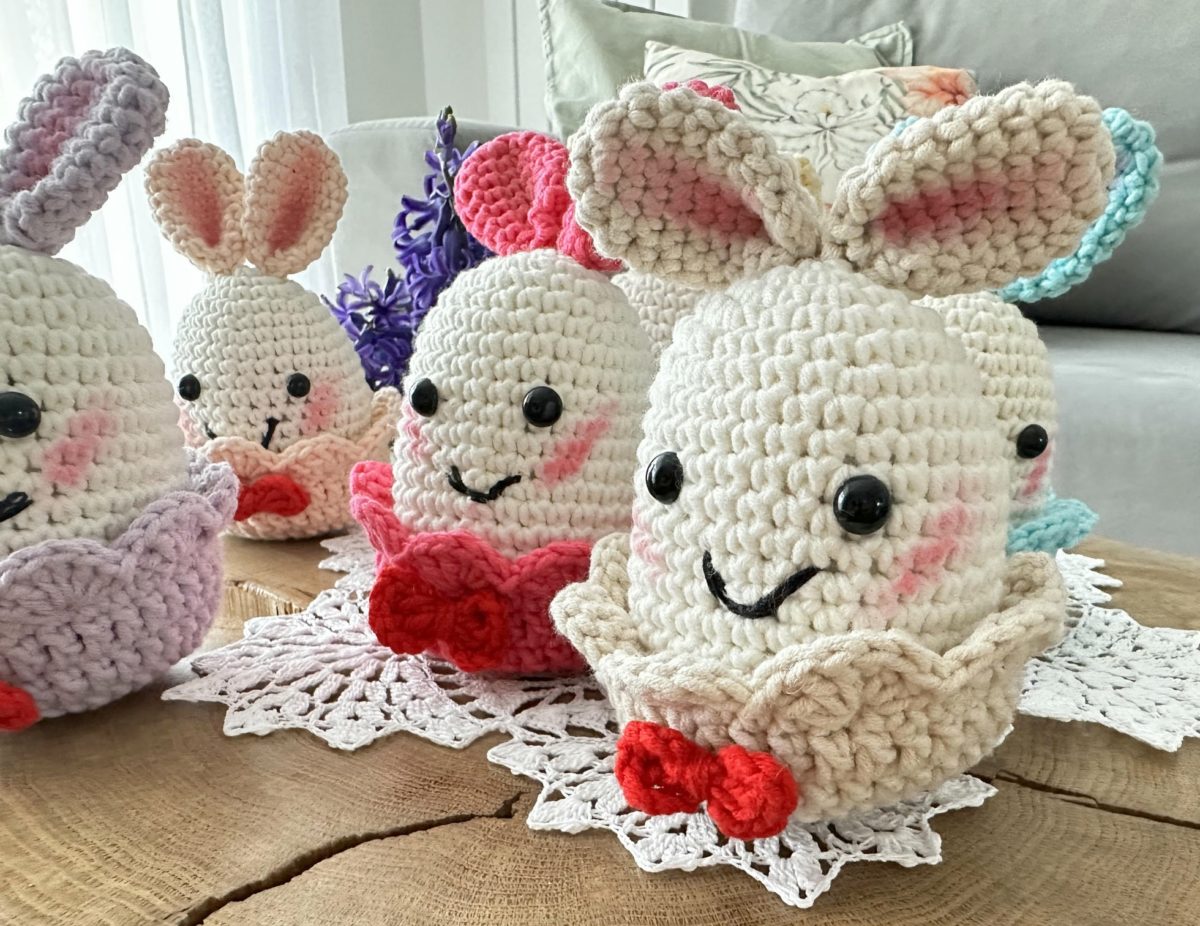 Zajączki wielkanocne na szydełku w koszyczkach kolorowe wielkanocne zające króliki dekoracje handmade wielkanoc 2026