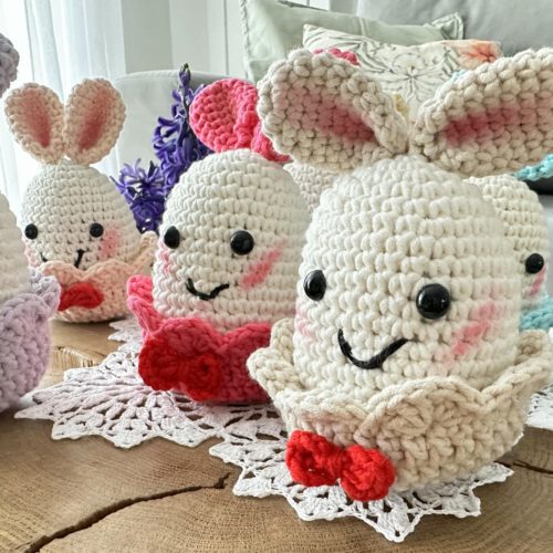 Zajączki wielkanocne na szydełku w koszyczkach kolorowe wielkanocne zające króliki dekoracje handmade wielkanoc 2026