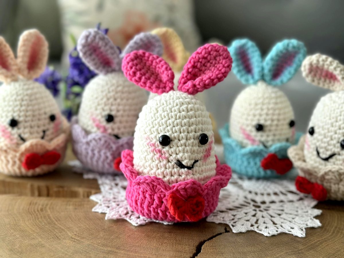 Zajączki wielkanocne na szydełku w koszyczkach kolorowe wielkanocne zające króliki dekoracje handmade wielkanoc 2026