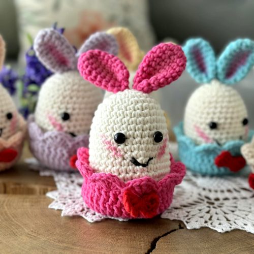 Zajączki wielkanocne na szydełku w koszyczkach kolorowe wielkanocne zające króliki dekoracje handmade wielkanoc 2026