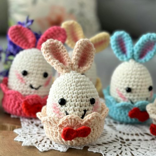 Zajączki wielkanocne na szydełku w koszyczkach kolorowe wielkanocne zające króliki dekoracje handmade wielkanoc 2026