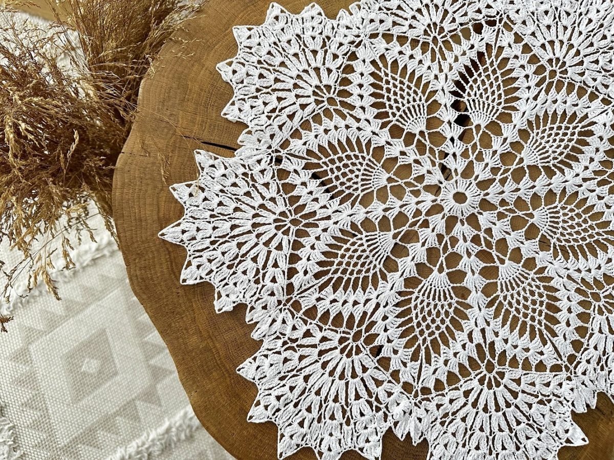 Serwetka na szydełku z kordonka 50 cm biała do koszyczka serwetka wielkanocna na stół komodę boho ręcznie robiona biała polskie rękodzieło