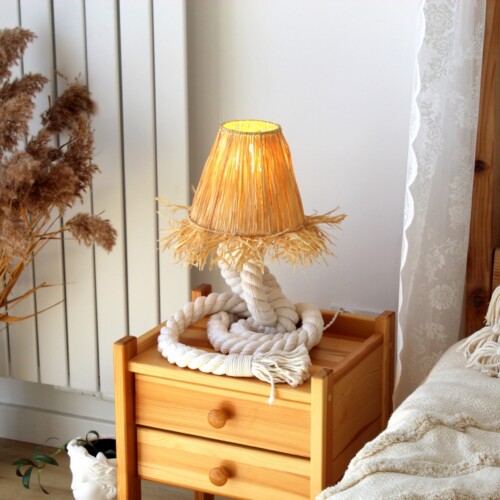 Abażur do lampki nocnej boho, lampka nocna w stylu boho, lampka nocna boho z rafią, lampka nocna z rafii, lampka nocna do sypialni, lampka nocna ikea, lampka nocna do kontaktu, lampka nocna stojąca boho, lampka nocna styl boho, dekoracje so sypialni boho, sypialnia boho inspiracje, jak urządzić sypialnię boho