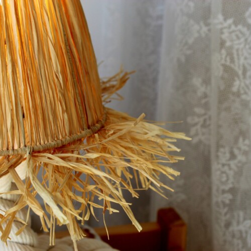 Abażur do lampki nocnej boho, lampka nocna w stylu boho, lampka nocna boho z rafią, lampka nocna z rafii, lampka nocna do sypialni, lampka nocna ikea, lampka nocna do kontaktu, lampka nocna stojąca boho, lampka nocna styl boho, dekoracje so sypialni boho, sypialnia boho inspiracje, jak urządzić sypialnię boho