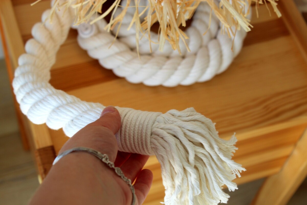 Abażur do lampki nocnej boho, lampka nocna w stylu boho, lampka nocna boho z rafią, lampka nocna z rafii, lampka nocna do sypialni, lampka nocna ikea, lampka nocna do kontaktu, lampka nocna stojąca boho, lampka nocna styl boho, dekoracje so sypialni boho, sypialnia boho inspiracje, jak urządzić sypialnię boho
