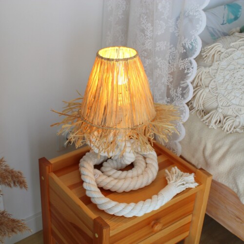Abażur do lampki nocnej boho, lampka nocna w stylu boho, lampka nocna boho z rafią, lampka nocna z rafii, lampka nocna do sypialni, lampka nocna ikea, lampka nocna do kontaktu, lampka nocna stojąca boho, lampka nocna styl boho, dekoracje so sypialni boho, sypialnia boho inspiracje, jak urządzić sypialnię boho
