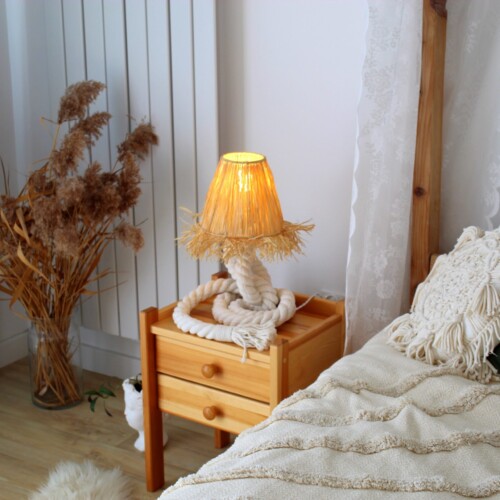 Abażur do lampki nocnej boho, lampka nocna w stylu boho, lampka nocna boho z rafią, lampka nocna z rafii, lampka nocna do sypialni, lampka nocna ikea, lampka nocna do kontaktu, lampka nocna stojąca boho, lampka nocna styl boho, dekoracje so sypialni boho, sypialnia boho inspiracje, jak urządzić sypialnię boho