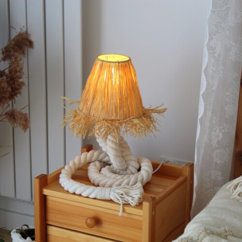 Abażur do lampki nocnej boho, lampka nocna w stylu boho, lampka nocna boho z rafią, lampka nocna z rafii, lampka nocna do sypialni, lampka nocna ikea, lampka nocna do kontaktu, lampka nocna stojąca boho, lampka nocna styl boho, dekoracje so sypialni boho, sypialnia boho inspiracje, jak urządzić sypialnię boho