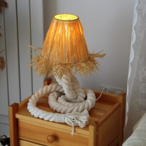 Abażur do lampki nocnej boho, lampka nocna w stylu boho, lampka nocna boho z rafią, lampka nocna z rafii, lampka nocna do sypialni, lampka nocna ikea, lampka nocna do kontaktu, lampka nocna stojąca boho, lampka nocna styl boho, dekoracje so sypialni boho, sypialnia boho inspiracje, jak urządzić sypialnię boho