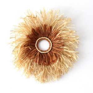 Dekoracja ścienna z rafii boho, obręcz makrama z rafii z koralikami, Okrągła dekoracja z trawy. Dekoracje BOHO do salonu, sypialni na korytarz. Dekoracje z koralikami drewnianymi. Dekoracje makramy boho rzeszów, sędziszów małopolski, styl scandi boho skandynawski, dekoracja ścienna boho okrągła, dekoracja z trawy morskiej, lustro boho z rafii