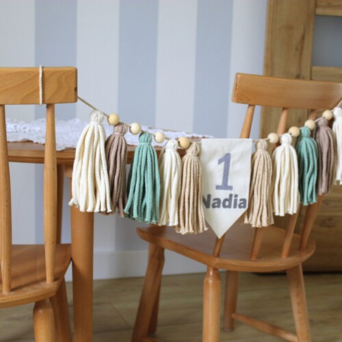 Girlanda z imieniem, girlanda imienna, girlanda personalizowana, girlanda boho, girlanda do pokoju dziecka, personalizowane dekoracje dziecięce, personalizowana dekoracja do pokoju dziecka, ozdoby dziecięce BOHO, girlanda z chwostów, ozdoby nad łóżeczko dziecięce, dekoracje ścienne do pokoju dziecięcego, ozdoby na łóżeczko dziecięce, wystrój łóżeczka, akcesoria pokoju dziecięcego