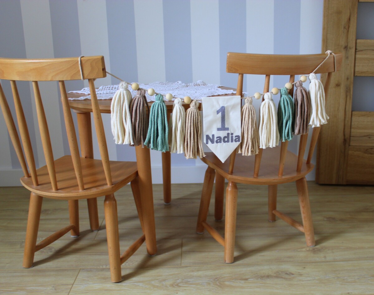 Girlanda z imieniem, girlanda imienna, girlanda personalizowana, girlanda boho, girlanda do pokoju dziecka, personalizowane dekoracje dziecięce, personalizowana dekoracja do pokoju dziecka, ozdoby dziecięce BOHO, girlanda z chwostów, ozdoby nad łóżeczko dziecięce, dekoracje ścienne do pokoju dziecięcego, ozdoby na łóżeczko dziecięce, wystrój łóżeczka, akcesoria pokoju dziecięcego