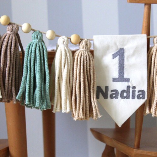 Girlanda z imieniem, girlanda imienna, girlanda personalizowana, girlanda boho, girlanda do pokoju dziecka, personalizowane dekoracje dziecięce, personalizowana dekoracja do pokoju dziecka, ozdoby dziecięce BOHO, girlanda z chwostów, ozdoby nad łóżeczko dziecięce, dekoracje ścienne do pokoju dziecięcego, ozdoby na łóżeczko dziecięce, wystrój łóżeczka, akcesoria pokoju dziecięcego