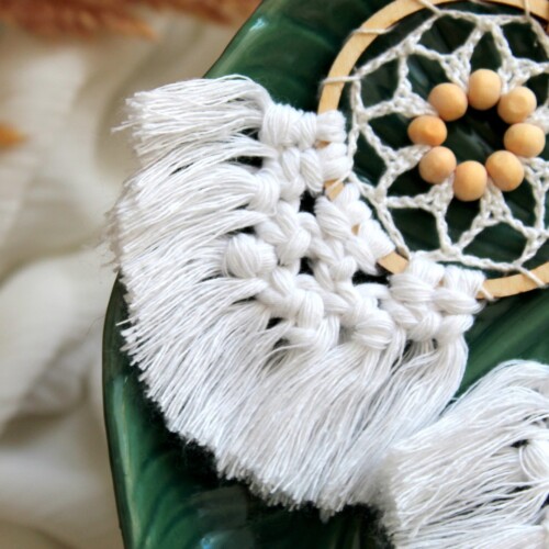 Kolczyki boho białe makramowe z koralikami, kolczyki handmade, kolczyki koła rękodzieło, kolczyki sędziszów małopolski, rzeszów