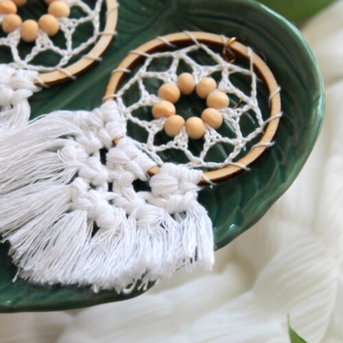 Kolczyki boho białe makramowe z koralikami, kolczyki handmade, kolczyki koła rękodzieło, kolczyki sędziszów małopolski, rzeszów