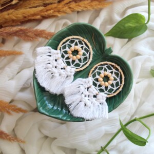 Kolczyki boho białe makramowe z koralikami, kolczyki handmade, kolczyki koła rękodzieło, kolczyki sędziszów małopolski, rzeszów