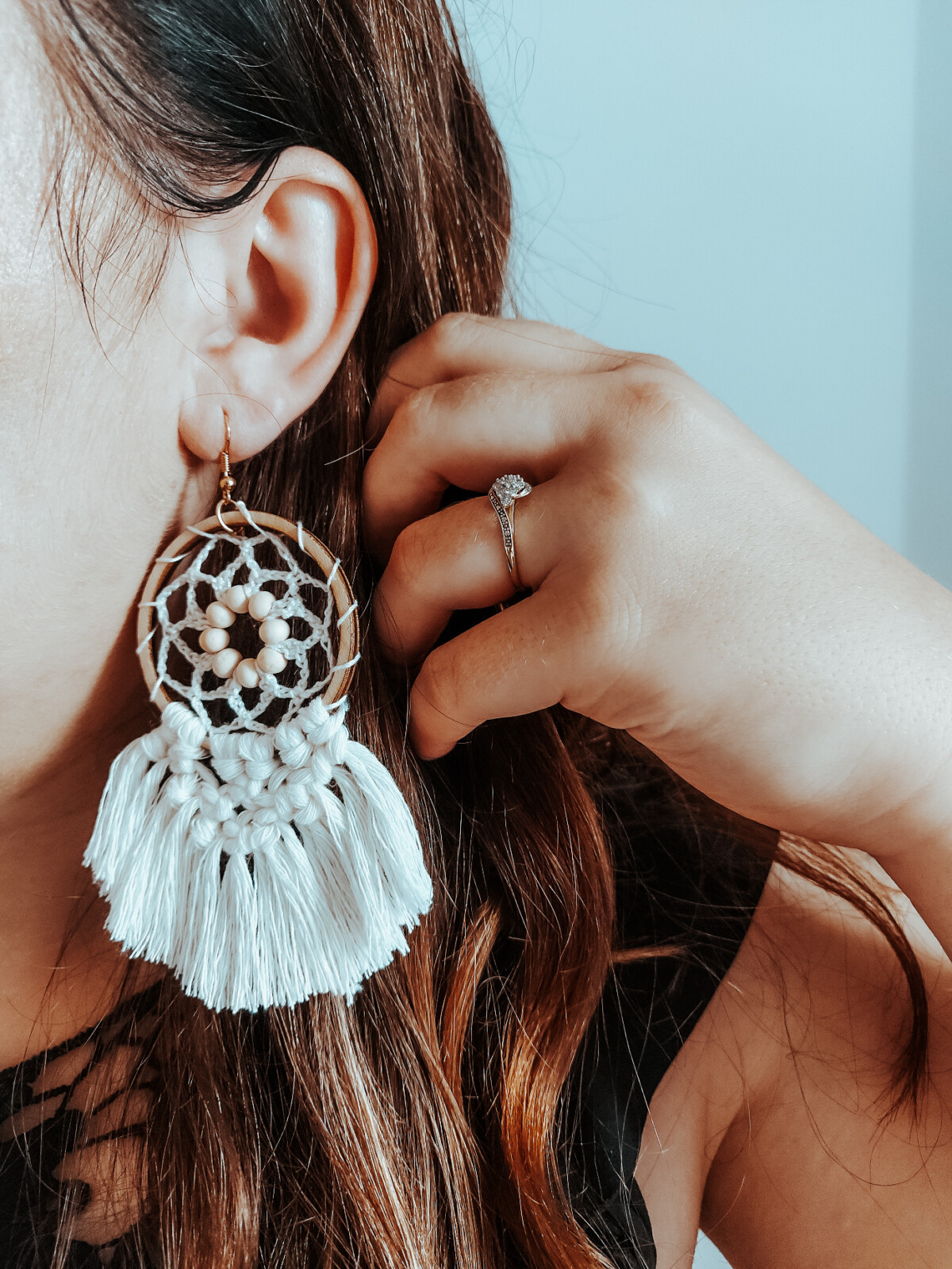 Kolczyki boho białe makramowe z koralikami, kolczyki handmade, kolczyki koła rękodzieło, kolczyki sędziszów małopolski, kolczyki rzeszów, kolczyki łapacze snów