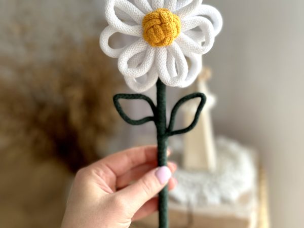 Kwiatki dla dzieci na zakończenie roku szkolnego dekoracje kwiatki 3d stokrotki ozdoby do pokoju dziecka do wazonu ręcznie robione kwiatki rękodzieło stokrotki pomysły na prezenty dla dzieci do szkoły upominki dla dzieci upominki dla uczniów kwiatki białe na łodydze z listkiem
